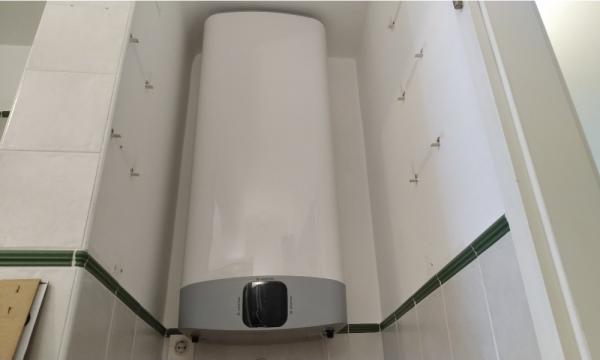 Demontaža starega bojlerja Gorenje in montaža novega bojlerja Ariston Demontaža starega bojlerja Gorenje in montaža novega bojlerja Ariston