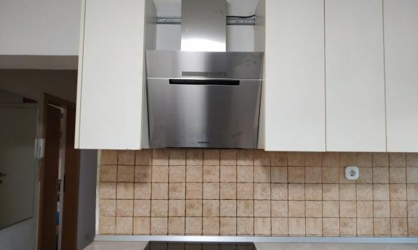 Odstranitev kuhinjskega elementa z vgradno napo in montaža nove nape Samsung Odstranitev kuhinjskega elementa z vgradno napo in montaža nove nape Samsung